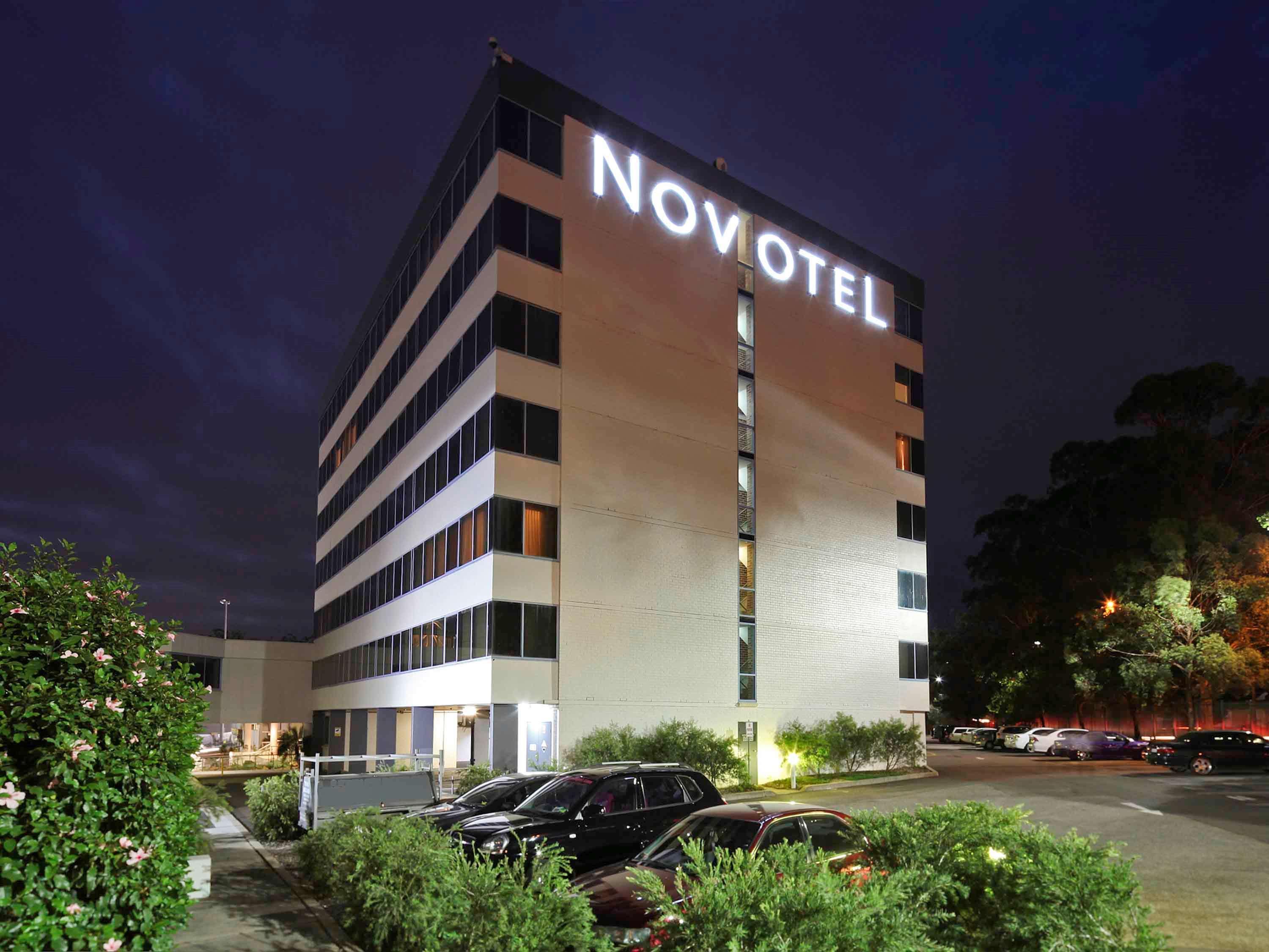 Novotel Sydney West Hq Rooty Hill Exterior photo